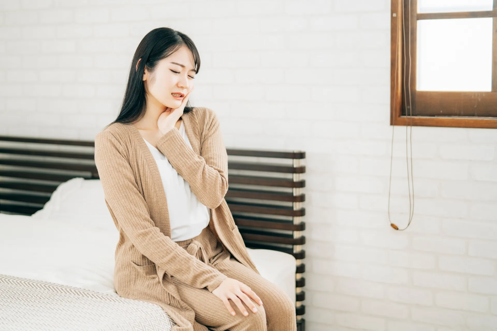 矯正は痛い？ピークのタイミングとつらいときの対処法を解説